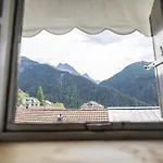 Ferienhaus Chasa Broel Mitten In