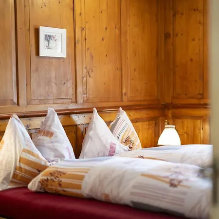 Chasa Broel Mitten In *