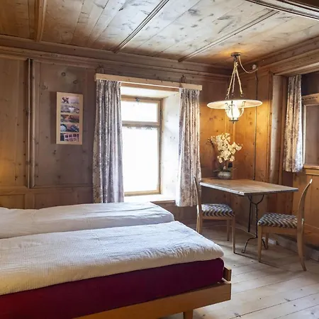 Holiday home Chasa Broel Mitten In Ardez