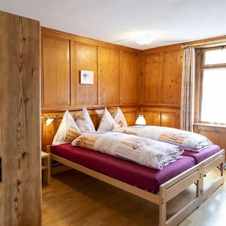 Holiday home Chasa Broel Mitten In *