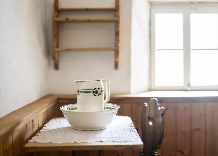 Chasa Broel Mitten In